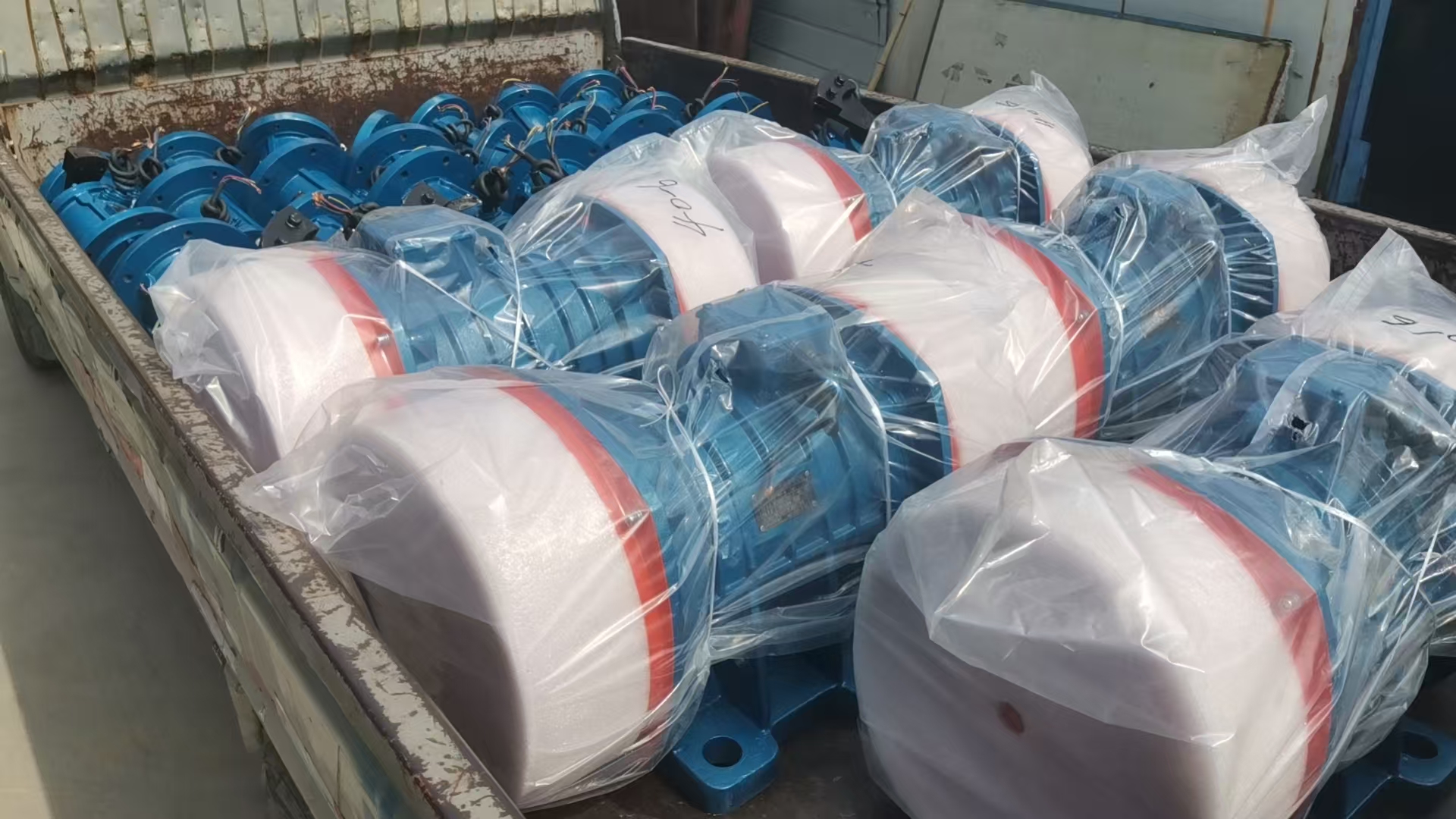 三江YZS振動(dòng)電機(jī)，YZUL立式電機(jī)發(fā)貨