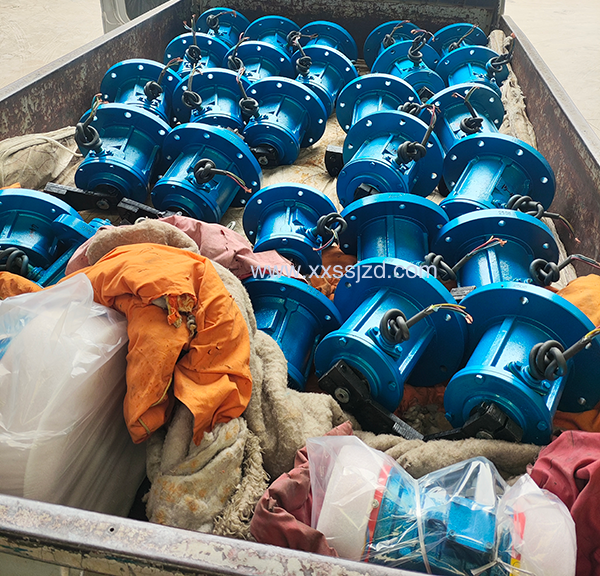 YZUL立式振動(dòng)電機(jī)裝車發(fā)貨了